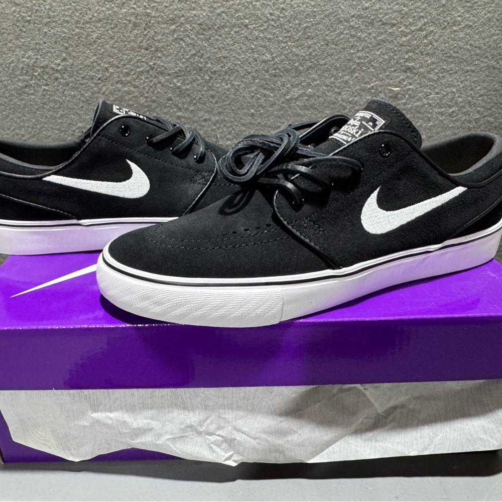 Nike Black and White SB Zoom Janoski OG+ 
Brand new, in box.